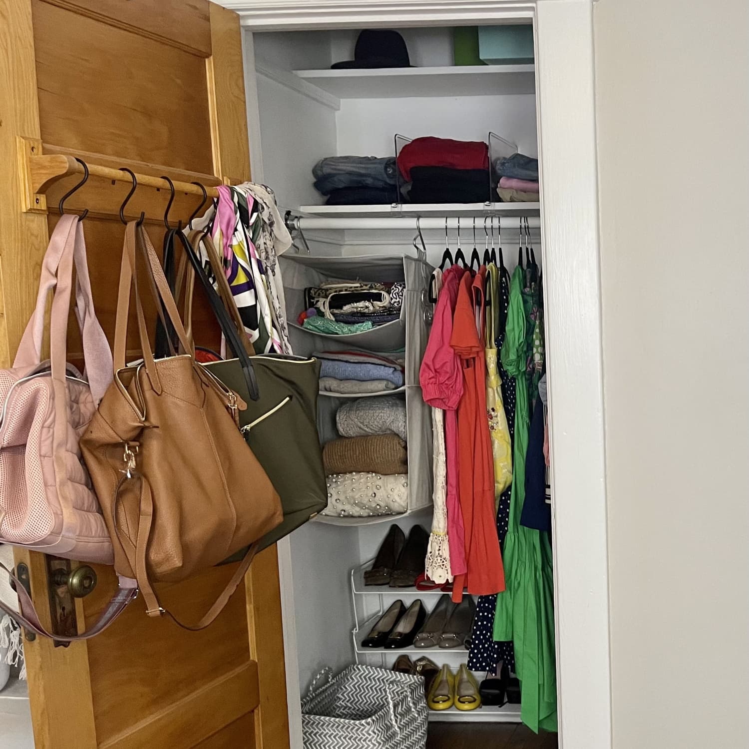 A Personal Stylist s Organized Tiny 10 Square Foot Closet Apartment Therapy